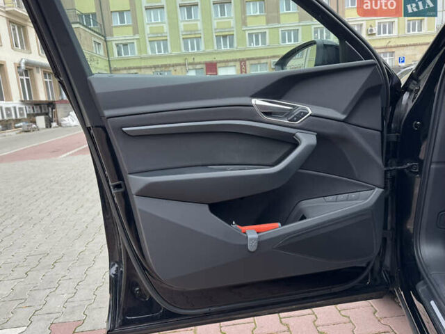 Черный Ауди E-Tron, объемом двигателя 0 л и пробегом 120 тыс. км за 26500 $, фото 33 на Automoto.ua