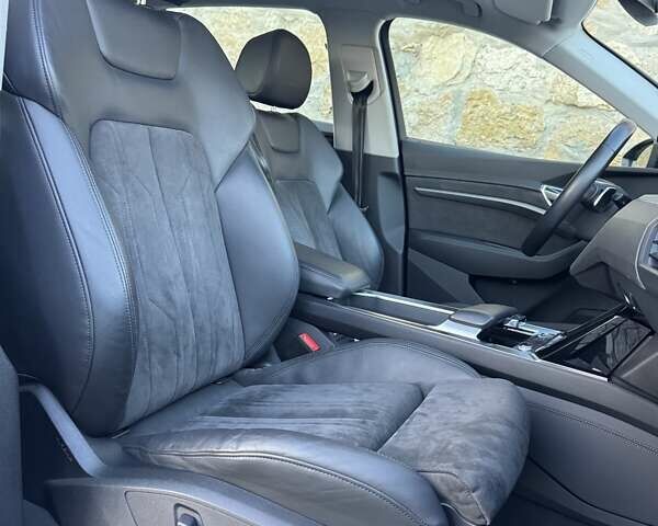 Чорний Ауді E-Tron, об'ємом двигуна 0 л та пробігом 253 тис. км за 24200 $, фото 35 на Automoto.ua