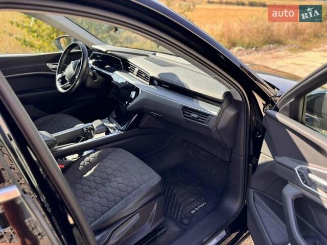 Ауді E-Tron 2020 у Львові на Automoto.ua Чорний Ауді E-Tron, об'ємом двигуна 0 л та пробігом 42 тис. км за 26650 $, фото 5 на Automoto.ua