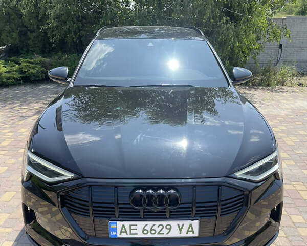 Черный Ауди E-Tron, объемом двигателя 0 л и пробегом 128 тыс. км за 31500 $, фото 2 на Automoto.ua