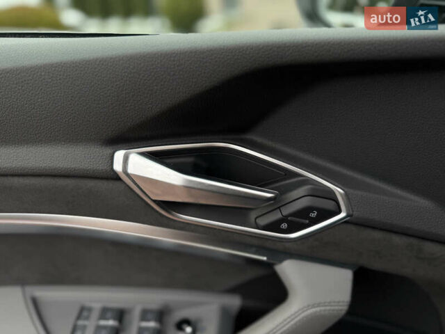 Чорний Ауді E-Tron, об'ємом двигуна 0 л та пробігом 51 тис. км за 31499 $, фото 45 на Automoto.ua