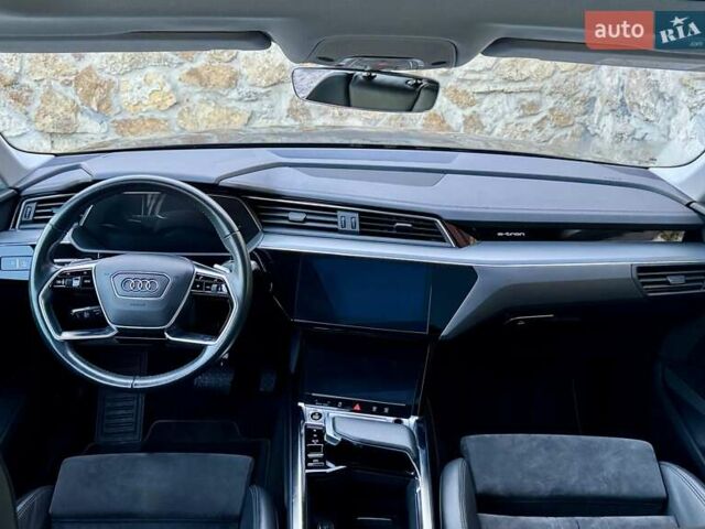Чорний Ауді E-Tron, об'ємом двигуна 0 л та пробігом 253 тис. км за 24200 $, фото 28 на Automoto.ua