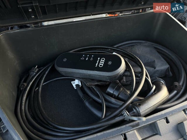 Чорний Ауді E-Tron, об'ємом двигуна 0 л та пробігом 150 тис. км за 26999 $, фото 111 на Automoto.ua