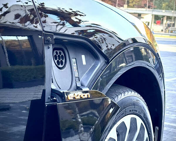 Чорний Ауді E-Tron, об'ємом двигуна 0 л та пробігом 72 тис. км за 29900 $, фото 9 на Automoto.ua