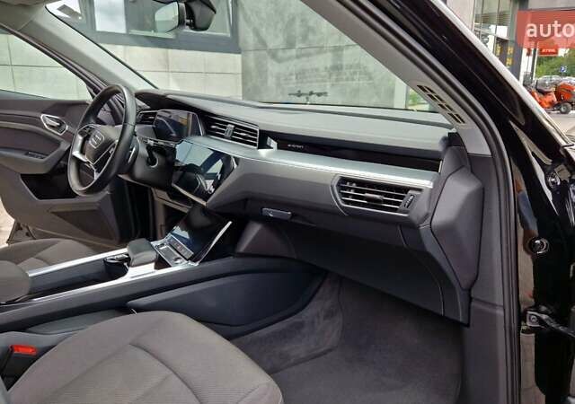 Черный Ауди E-Tron, объемом двигателя 0 л и пробегом 36 тыс. км за 26000 $, фото 31 на Automoto.ua