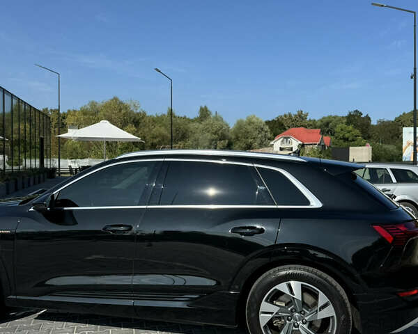 Чорний Ауді E-Tron, об'ємом двигуна 0 л та пробігом 120 тис. км за 27800 $, фото 2 на Automoto.ua