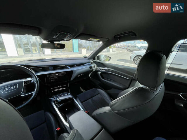 Чорний Ауді E-Tron, об'ємом двигуна 0 л та пробігом 85 тис. км за 32800 $, фото 48 на Automoto.ua