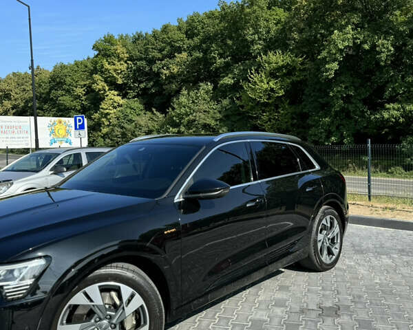 Чорний Ауді E-Tron, об'ємом двигуна 0 л та пробігом 120 тис. км за 27800 $, фото 1 на Automoto.ua