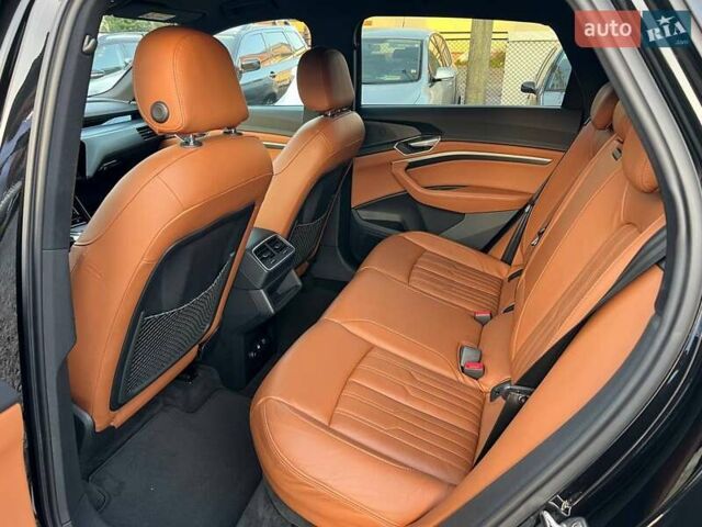Чорний Ауді E-Tron, об'ємом двигуна 0 л та пробігом 160 тис. км за 26799 $, фото 23 на Automoto.ua