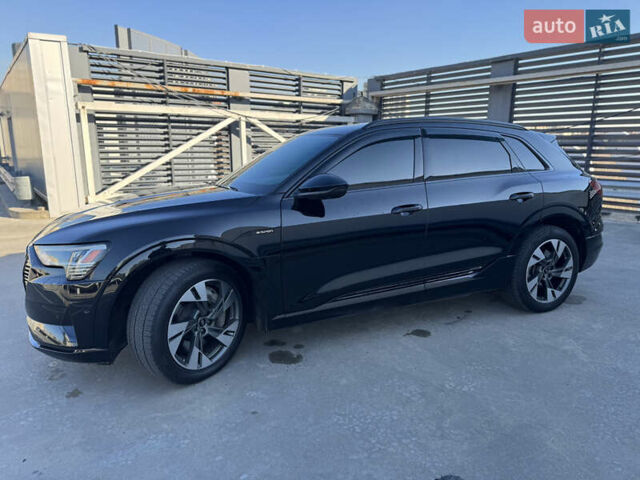 Чорний Ауді E-Tron, об'ємом двигуна 0 л та пробігом 155 тис. км за 29499 $, фото 2 на Automoto.ua