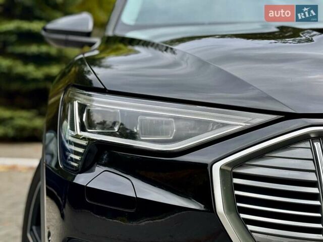 Чорний Ауді E-Tron, об'ємом двигуна 0 л та пробігом 159 тис. км за 24500 $, фото 9 на Automoto.ua