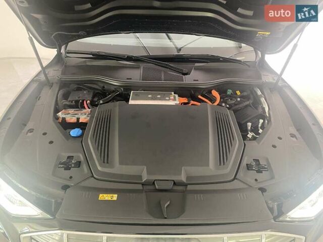 Черный Ауди E-Tron, объемом двигателя 0 л и пробегом 40 тыс. км за 29800 $, фото 28 на Automoto.ua