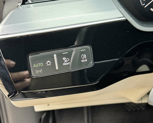 Чорний Ауді E-Tron, об'ємом двигуна 0 л та пробігом 29 тис. км за 38000 $, фото 19 на Automoto.ua
