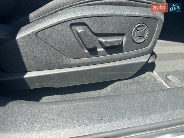 Чорний Ауді E-Tron, об'ємом двигуна 0 л та пробігом 130 тис. км за 23990 $, фото 9 на Automoto.ua