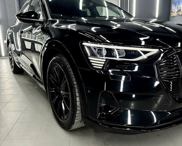 Черный Ауди E-Tron, объемом двигателя 0 л и пробегом 38 тыс. км за 39999 $, фото 9 на Automoto.ua