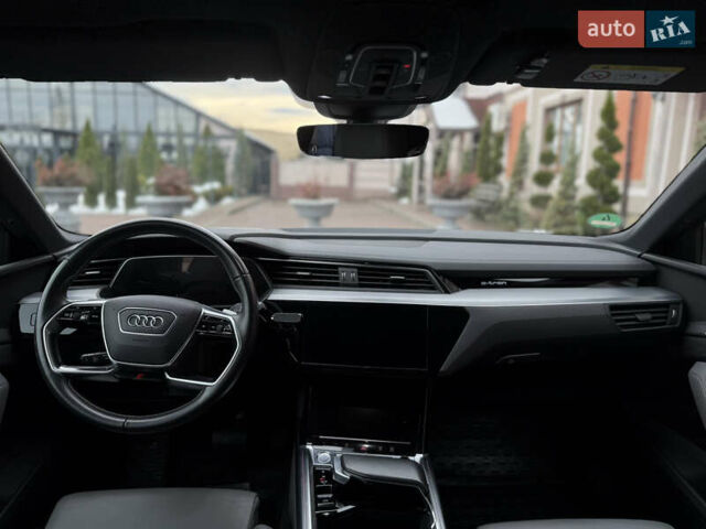 Чорний Ауді E-Tron, об'ємом двигуна 0 л та пробігом 51 тис. км за 31499 $, фото 49 на Automoto.ua