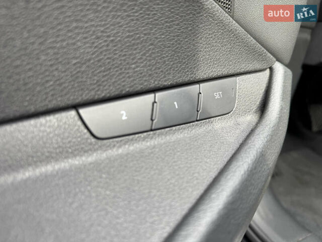 Чорний Ауді E-Tron, об'ємом двигуна 0 л та пробігом 155 тис. км за 30999 $, фото 33 на Automoto.ua
