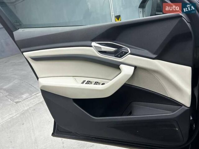 Чорний Ауді E-Tron, об'ємом двигуна 0 л та пробігом 148 тис. км за 26000 $, фото 6 на Automoto.ua