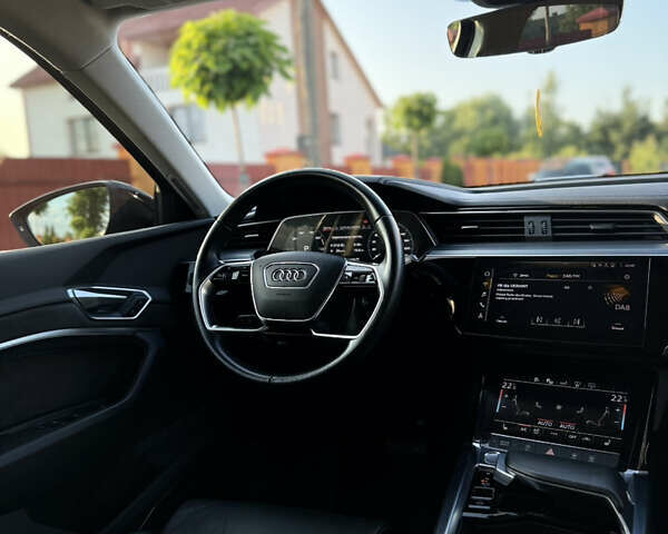 Чорний Ауді E-Tron, об'ємом двигуна 0 л та пробігом 117 тис. км за 33000 $, фото 8 на Automoto.ua