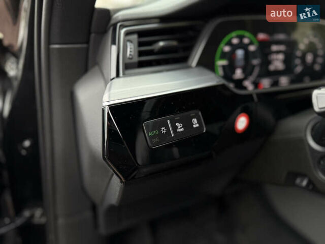 Чорний Ауді E-Tron, об'ємом двигуна 0 л та пробігом 51 тис. км за 31499 $, фото 38 на Automoto.ua