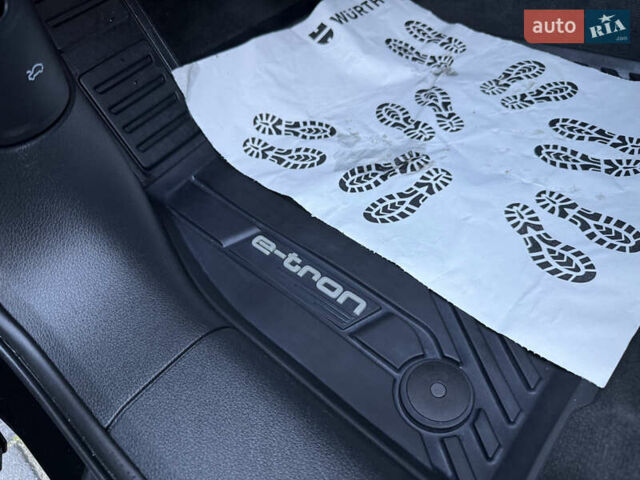 Черный Ауди E-Tron, объемом двигателя 0 л и пробегом 150 тыс. км за 27499 $, фото 56 на Automoto.ua