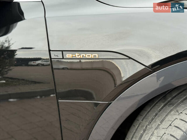 Чорний Ауді E-Tron, об'ємом двигуна 0 л та пробігом 51 тис. км за 31499 $, фото 20 на Automoto.ua