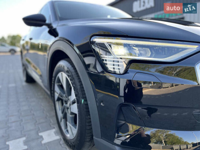 Чорний Ауді E-Tron, об'ємом двигуна 0 л та пробігом 81 тис. км за 26500 $, фото 27 на Automoto.ua