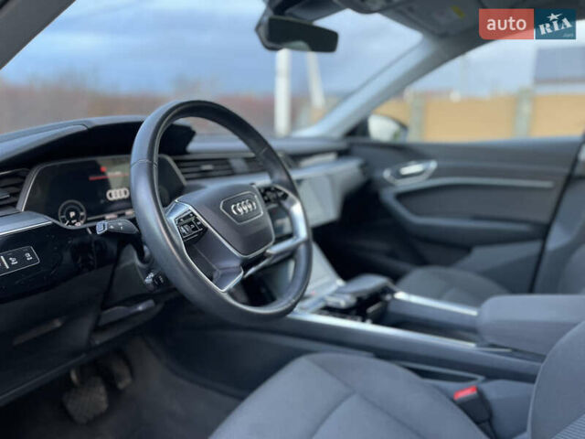 Чорний Ауді E-Tron, об'ємом двигуна 0 л та пробігом 78 тис. км за 26500 $, фото 40 на Automoto.ua