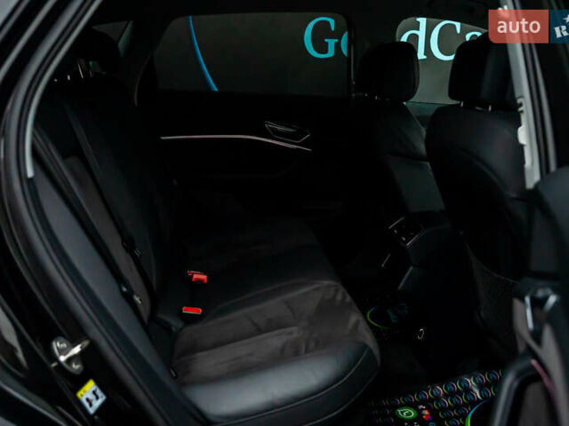 Чорний Ауді E-Tron, об'ємом двигуна 0 л та пробігом 75 тис. км за 29900 $, фото 47 на Automoto.ua