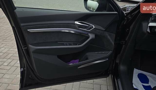 Черный Ауди E-Tron, объемом двигателя 0 л и пробегом 138 тыс. км за 29900 $, фото 38 на Automoto.ua