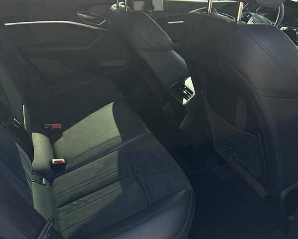 Чорний Ауді E-Tron, об'ємом двигуна 0 л та пробігом 120 тис. км за 27800 $, фото 14 на Automoto.ua