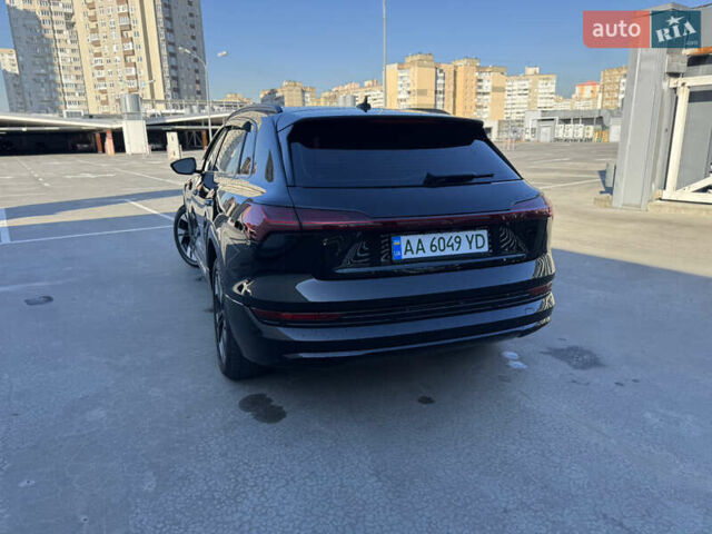 Чорний Ауді E-Tron, об'ємом двигуна 0 л та пробігом 155 тис. км за 29499 $, фото 7 на Automoto.ua
