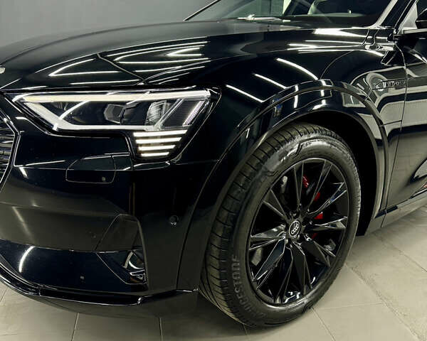 Черный Ауди E-Tron, объемом двигателя 0 л и пробегом 38 тыс. км за 39999 $, фото 11 на Automoto.ua