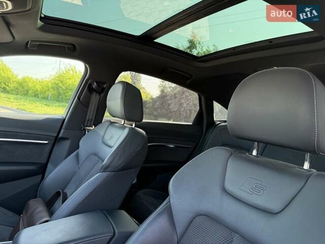 Чорний Ауді E-Tron, об'ємом двигуна 0 л та пробігом 40 тис. км за 55000 $, фото 16 на Automoto.ua