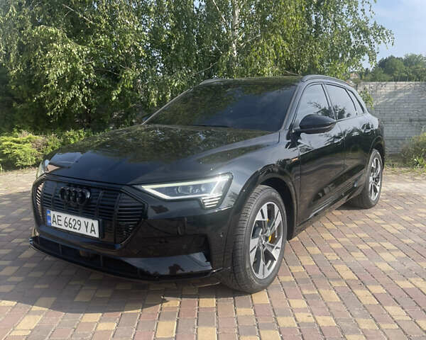 Черный Ауди E-Tron, объемом двигателя 0 л и пробегом 128 тыс. км за 31500 $, фото 1 на Automoto.ua