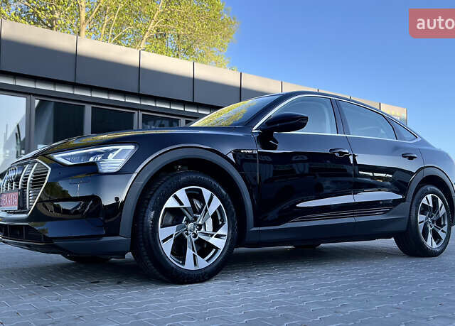 Чорний Ауді E-Tron, об'ємом двигуна 0 л та пробігом 81 тис. км за 26500 $, фото 4 на Automoto.ua