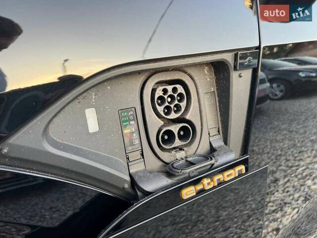 Чорний Ауді E-Tron, об'ємом двигуна 0 л та пробігом 160 тис. км за 26799 $, фото 10 на Automoto.ua