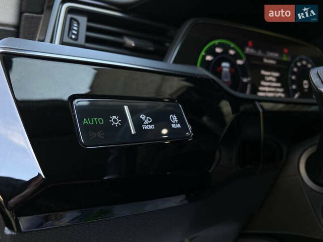 Черный Ауди E-Tron, объемом двигателя 0 л и пробегом 65 тыс. км за 29900 $, фото 20 на Automoto.ua
