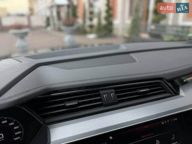 Чорний Ауді E-Tron, об'ємом двигуна 0 л та пробігом 51 тис. км за 31499 $, фото 43 на Automoto.ua