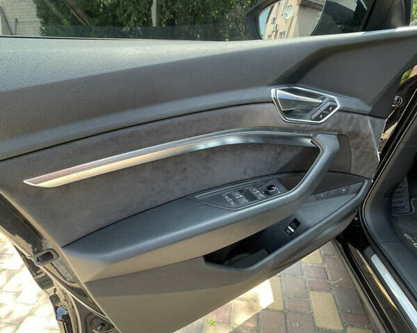 Черный Ауди E-Tron, объемом двигателя 0 л и пробегом 128 тыс. км за 31500 $, фото 31 на Automoto.ua