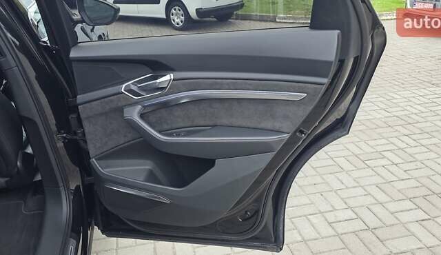 Чорний Ауді E-Tron, об'ємом двигуна 0 л та пробігом 138 тис. км за 29900 $, фото 59 на Automoto.ua