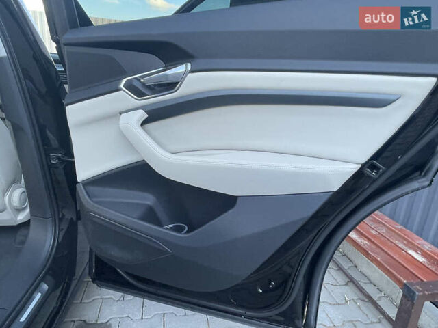 Черный Ауди E-Tron, объемом двигателя 0 л и пробегом 67 тыс. км за 29999 $, фото 10 на Automoto.ua