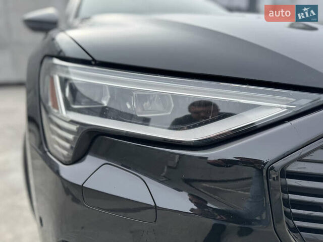 Чорний Ауді E-Tron, об'ємом двигуна 0 л та пробігом 155 тис. км за 30999 $, фото 25 на Automoto.ua