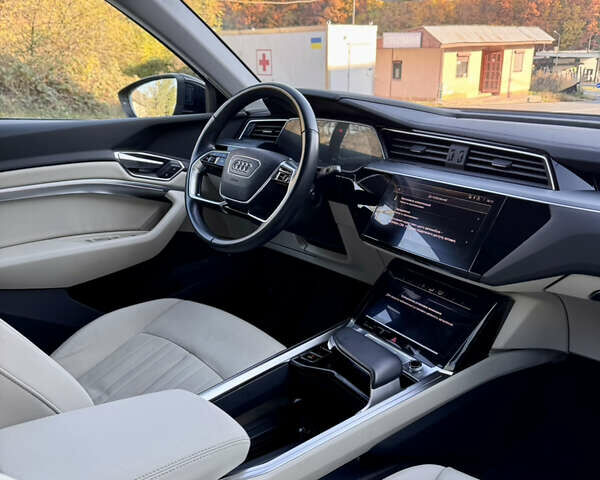 Чорний Ауді E-Tron, об'ємом двигуна 0 л та пробігом 72 тис. км за 29900 $, фото 14 на Automoto.ua