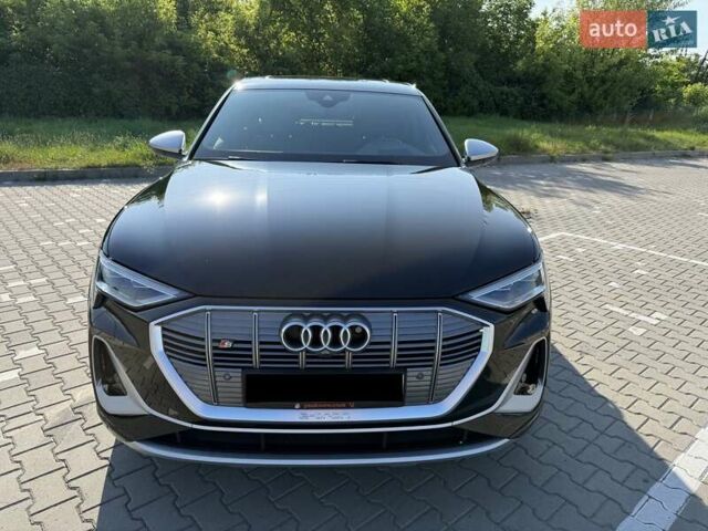 Чорний Ауді E-Tron, об'ємом двигуна 0 л та пробігом 40 тис. км за 55000 $, фото 2 на Automoto.ua