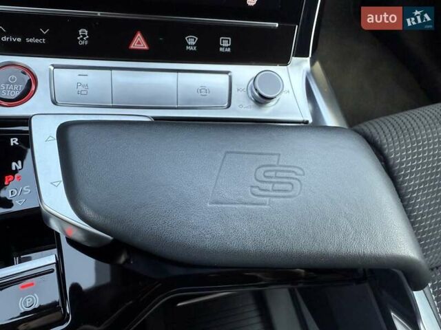 Чорний Ауді E-Tron, об'ємом двигуна 0 л та пробігом 40 тис. км за 55000 $, фото 15 на Automoto.ua