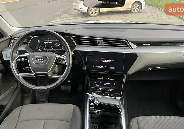 Чорний Ауді E-Tron, об'ємом двигуна 0 л та пробігом 78 тис. км за 26500 $, фото 48 на Automoto.ua
