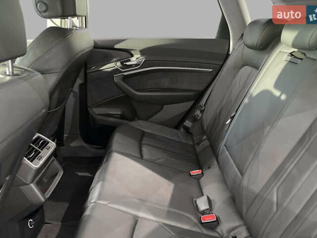 Черный Ауди E-Tron, объемом двигателя 0 л и пробегом 125 тыс. км за 21700 $, фото 24 на Automoto.ua