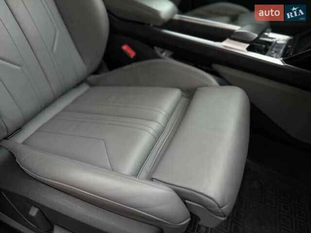 Чорний Ауді E-Tron, об'ємом двигуна 0 л та пробігом 51 тис. км за 31499 $, фото 56 на Automoto.ua