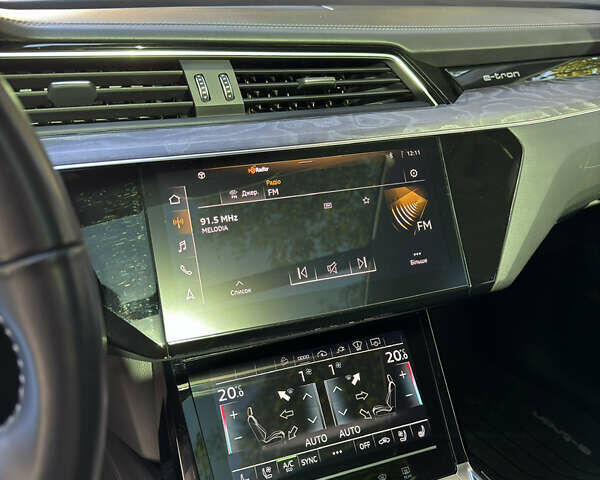Чорний Ауді E-Tron, об'ємом двигуна 0 л та пробігом 60 тис. км за 39000 $, фото 9 на Automoto.ua